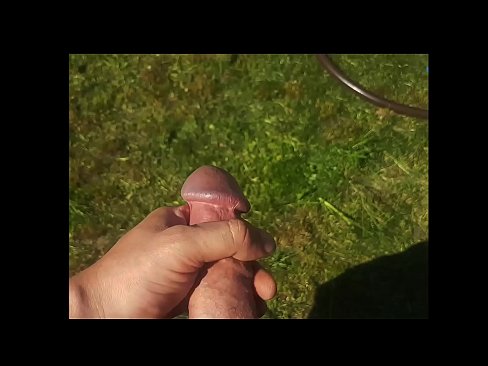 ❤️ A guapa quente recibe o seu coño rosa fodido e corre cun chorro nun xardín de verán ️ Vídeo porno a nós gl.dewporn.ru ❌