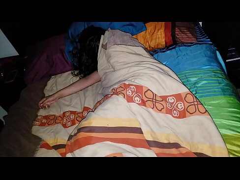 ❤️ Fillastro reprendendo á súa nova madrasta mentres ela dorme. ️ Vídeo porno a nós gl.dewporn.ru ❌
